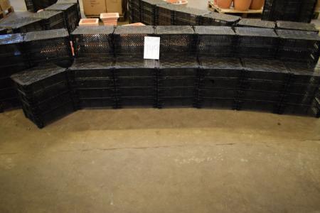 Kunststoff-Boxen mit insgesamt 76 Einheiten.