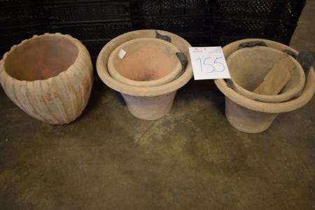 Miscellaneous terracotta garden pots, 5 pcs.
