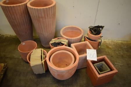 Parti various terracotta garden pots