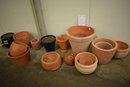 Parti m. Various terracotta garden pots, ca. 20 pcs.