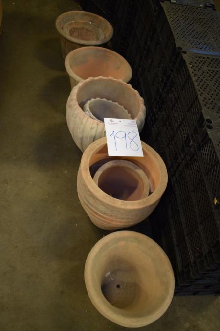 Party terracotta garden pots, a total of 9 pieces.