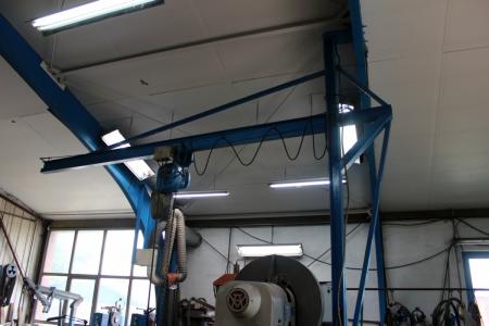 Pillar jib crane with electric hoist 1000 kg outlay approximately 4 meters