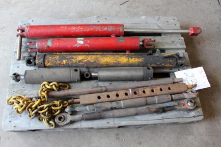 Pallet with various rods and cylinders