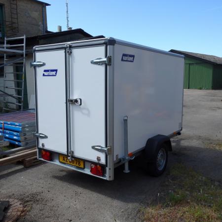 Closed trailer "Variant" from d. 20/10 - 2015 AZ 8678 L: 260, B: 150, H: 155 cm fitted with 2 doors and support feet load 420 kg - used a few times