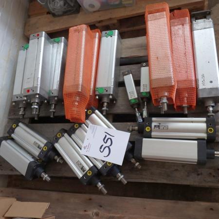 Pallet with new and used air cylinders