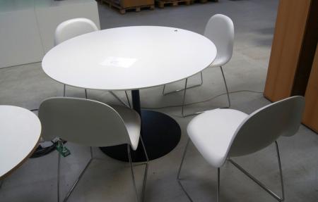 Runder Esstisch. Weiß. Ø: 120 cm H: 74 cm. + 4 Stück Gubi Stühle in weiß.