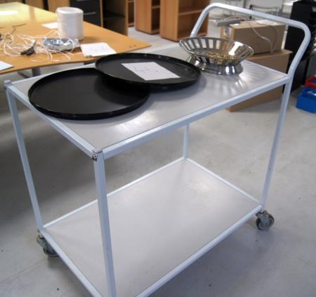 Roller serving table + Boddum bread basket (well used / worn) + 2 pcs. Stelton black plastic serving trays (with scratches).