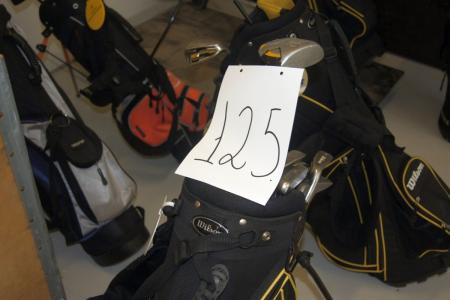 Kasse med diverse ass. golfudstyr (brugt til udlejning). Alle golfbag er bærebag. Der kan samles 6-8 sæt bestående af: "S, 9,7,6,5, putter og lille driver, øvrigt se billederne.