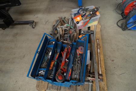 Palle med diverse værktøj