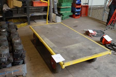 Pull cart with rubber tires. 2x1 metres