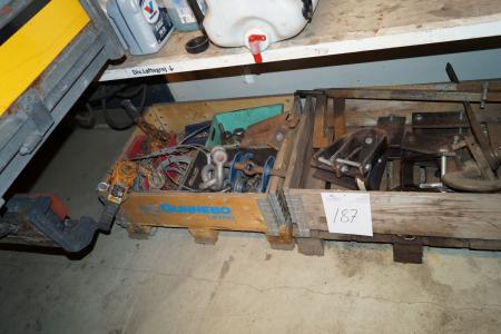 Pallets with lifting gear