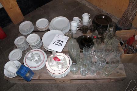 Pallet with glass + plates + cups, etc.