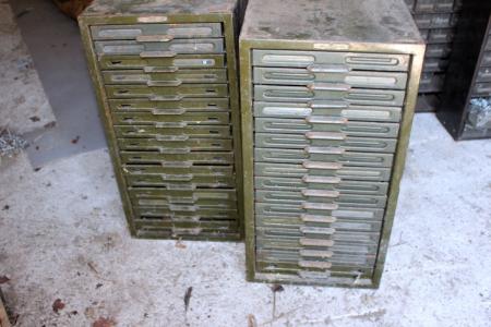 2 pieces drawer sections in steel containing assorted platter + live + threading tools, etc.