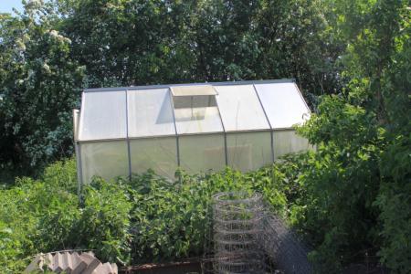 Greenhouse for dismantling built in plastic plates