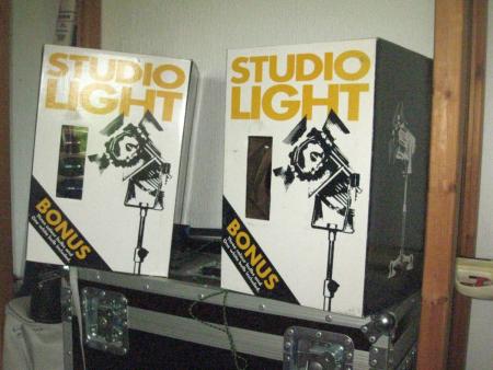 2 studio lights in original packaging, unused