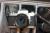 Kasse med Nikon Optisk kamera med mange linser og stativ + taske 