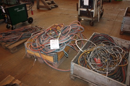 Oxygen and acetylene hoses + power cables on (3) pallets