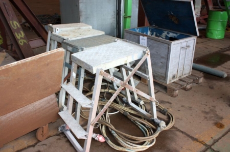 (4) stairs with platform + welding cables + power cable + storage box
