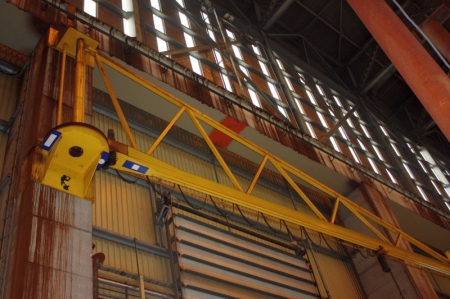 Radio controlled jib crane with hoist, length app. 17 meter