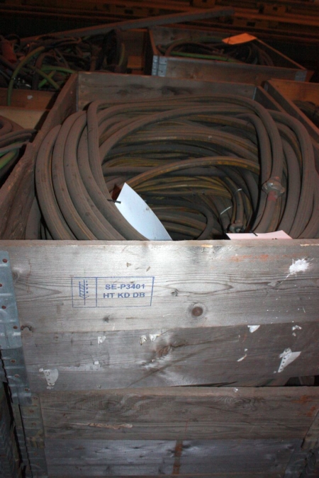 Welding cables on pallet