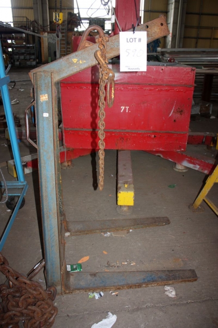 Lifting yoke for crane with forklifts