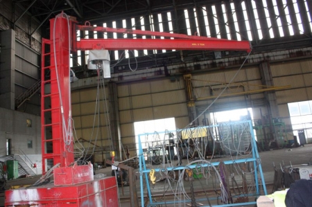 Moveable jib crane, SWL 2 ton. Electric hoist: 2 ton