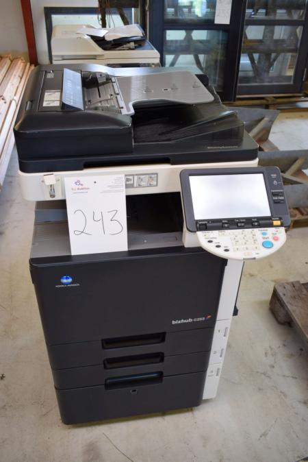 Color copier marked. Konica Minolta, with 3 paper trays