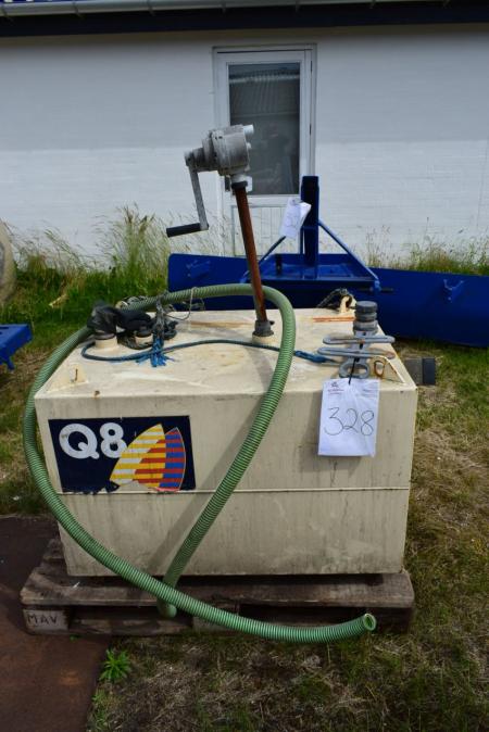 Oil tank with pump. 450 liters.
