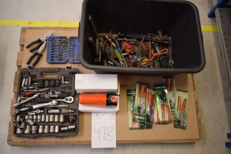 Box w. Various værkgøj, socket sets, drills etc.