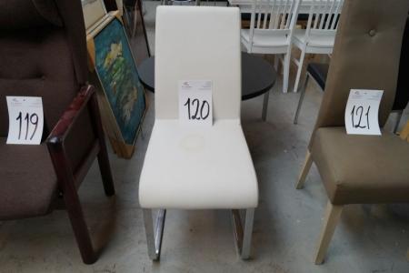 Hvid læderstol, chrom stel. Plet på sæde