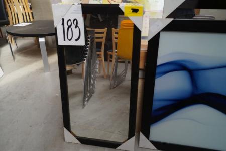 Spiegel mit schwarzen Holzrahmen. H 86 x B 46 cm.