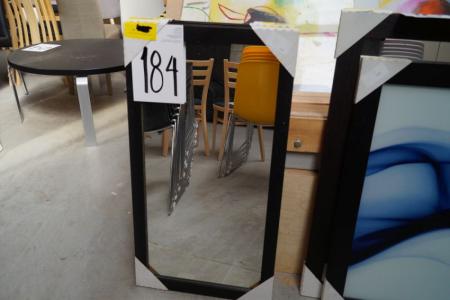 Spejl med sort træramme. H 86 x B 46 cm. 