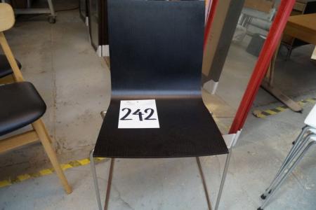 Stuhl, schwarze Plastikbeine Chrom