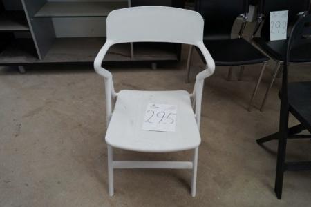 Stuhl aus weißem Kunststoff