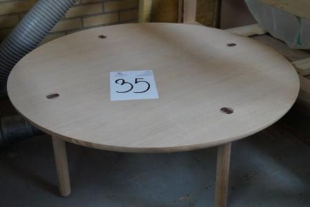 Round table w. 4 oak legs, Ø100