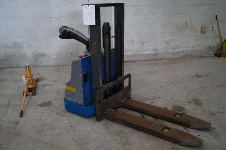 El truck, mrk. Speedy Light, model 105/16, year 2001, 1 tons. Lifting height 1 m with built-in charger. Stand ok