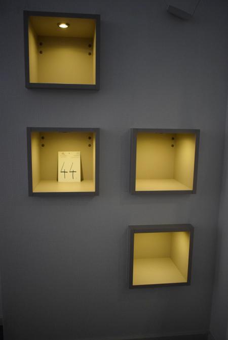  Öffnen Einbau-Bücherregal-Boxen in der Farbe Kaschmir-Matte.