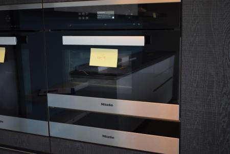 Miele steam oven DG6400 and incubator ESW6114 in stainless steel. Overall Reg. Retail price 18500 kr.Ses the images mounted in environment1 and are sold separately. (Is dismantled)
