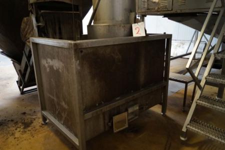 Stainless stone tank. L 165 x W 120 x H about 390 cm. Ø about 600 mm