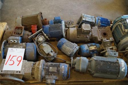 Pallet with various engines, ca. 12 pcs.