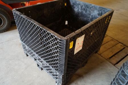Collapsible plastic pallet box, L 110 x W 91 x H 72 cm. The pieces at the bottom