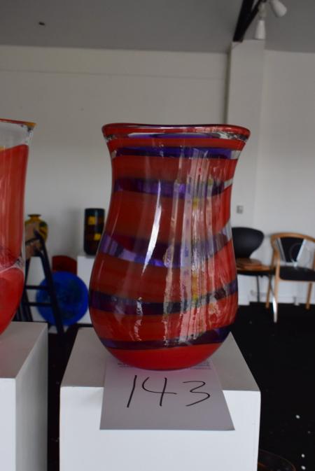 Vase højde: 32 cm