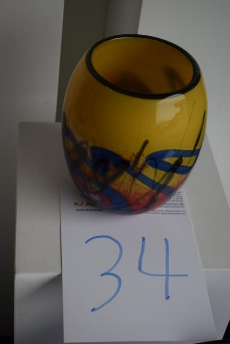 Vase højde: 18 cm
