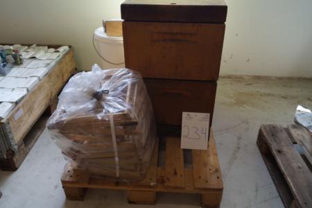 4 pcs. hives + boards and bucket and smoker