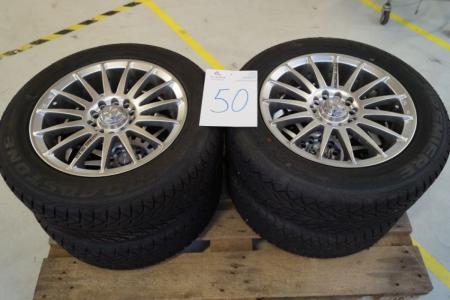 4 pcs. wheels, mrk. Roadstone, 195 / 60-15, ca. 90% rubber. Fælgstr. 6.5 x 15 ", ET = 42. Ultra Holes