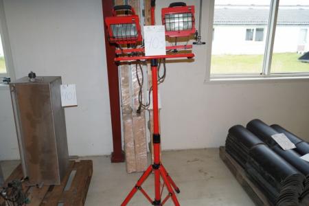 Work lamps on a tripod. Height 175 cm