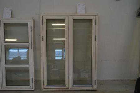 1 stk. hvidmalet sidehængt 2-delt vindue. B 108,5 x H 148,5 cm