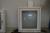 1 stk. hvidmalet vindue med matteret glas.  B 68 x H 77 cm
