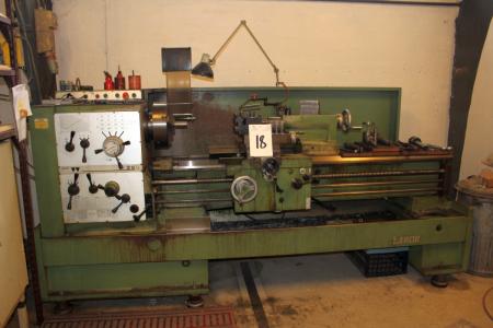 Lathes, Labor 1500 mm Bore 80 mm Centre height of frame rails: 250 mm Centre height over cross slide 170 mm incl. various accessories