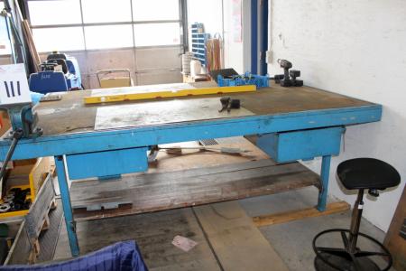 Large workbench with 4 drawers and vice, 2500 x 1700 mm